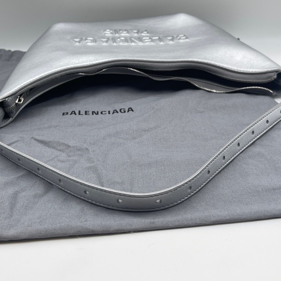 BALENCIAGA Silver Metallic calfskin Leather Mary-Kate Shoulder sling hobo Bag - Picture 11 of 11